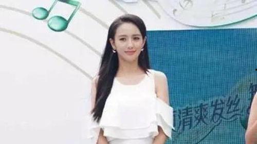 圆润女明星,揭秘圆润女明星的优雅魅力